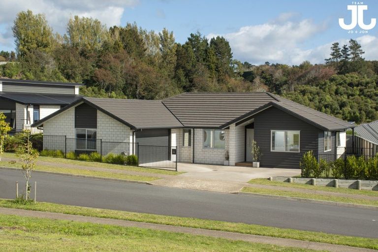 Photo of property in 56 Whakaturou Crescent, Pyes Pa, Tauranga, 3112