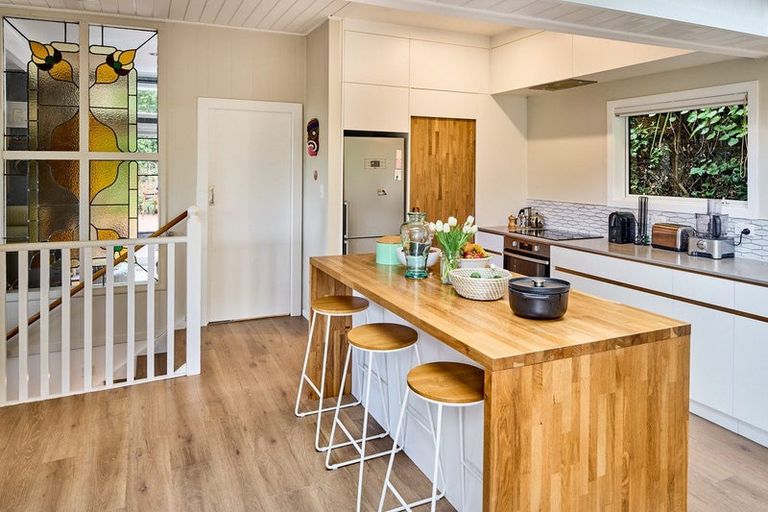 Photo of property in 98 Motuhara Road, Plimmerton, Porirua, 5026