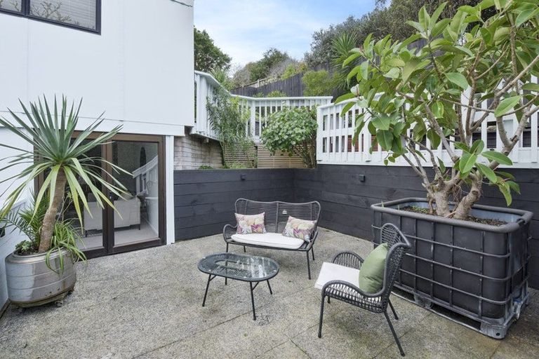 Photo of property in 2/24 Colonial Road, Birkenhead, Auckland, 0626