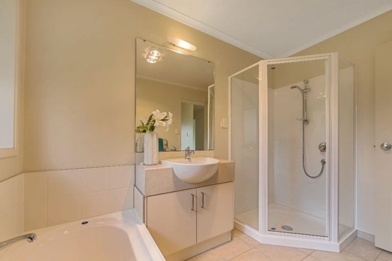 Photo of property in 5 Saltwood Street, Red Beach, 0932