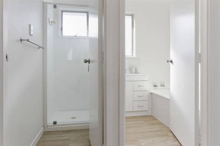 Photo of property in 1/8 Tallington Crescent, Torbay, Auckland, 0630