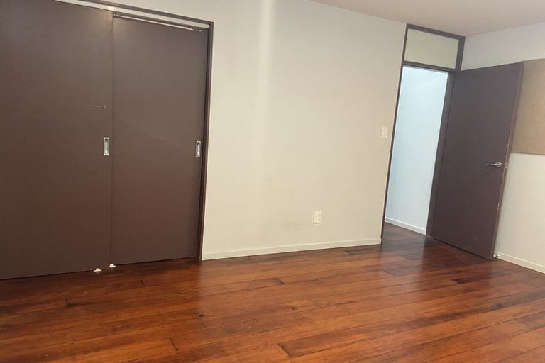 Photo of property in Courtenay Mews Apartments, 5/14 Alpha Street, Te Aro, Wellington, 6011