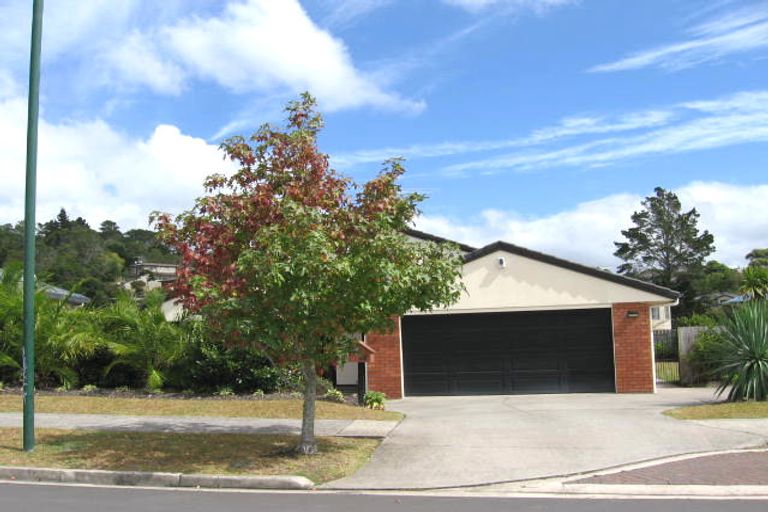 Photo of property in 46 Bluebird Crescent, Unsworth Heights, Auckland, 0632