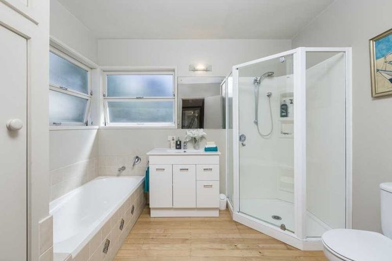 Photo of property in 21a Seaview Road, Castor Bay, Auckland, 0620