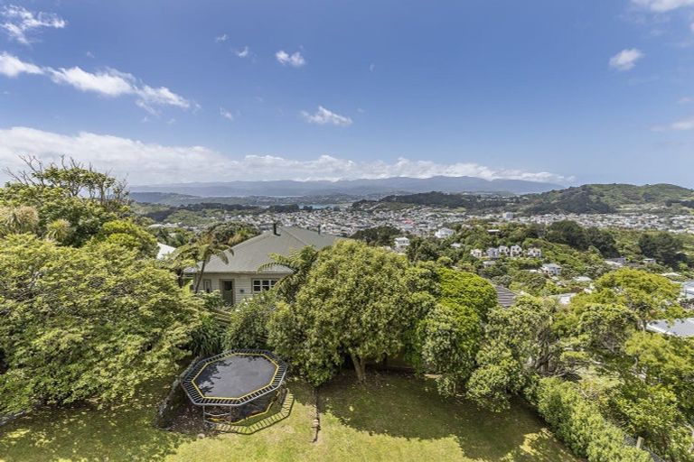 Photo of property in 17 Fortunatus Street, Brooklyn, Wellington, 6021