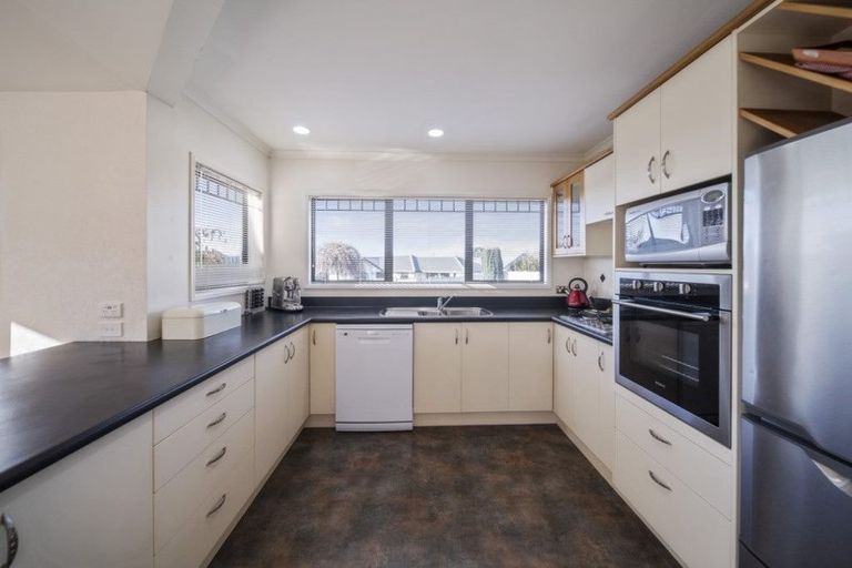 Photo of property in 6a Ashmore Drive, Frankleigh Park, New Plymouth, 4310