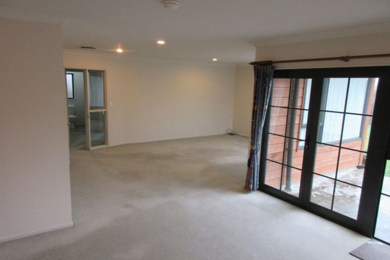 Photo of property in 6/15 Glanmire Road, Newlands, Wellington, 6037