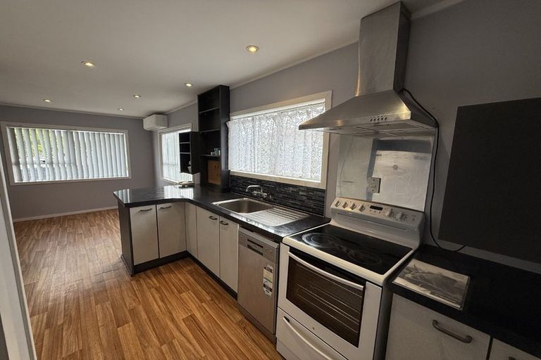 Photo of property in 4 Seakens Way, Glen Eden, Auckland, 0602