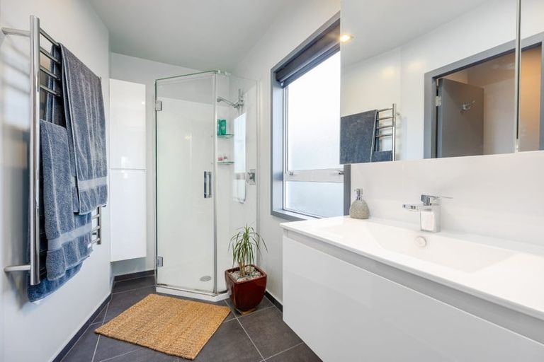 Photo of property in 86 Crestview Place, Browns Bay, Auckland, 0630