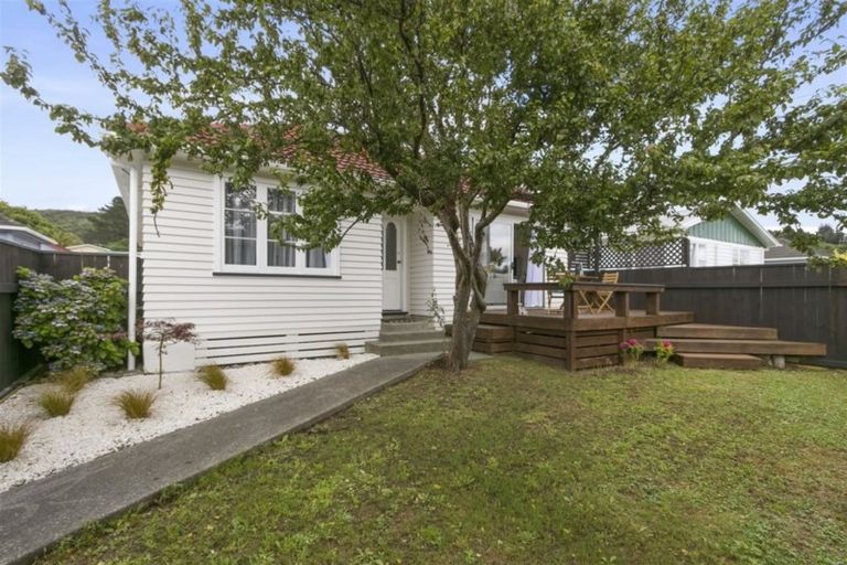 Photo of property in 62 Main Road, Wainuiomata, Lower Hutt, 5014