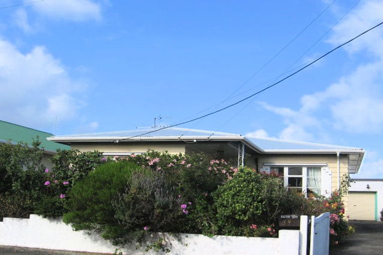 Photo of property in 39 East Street, Petone, Lower Hutt, 5012