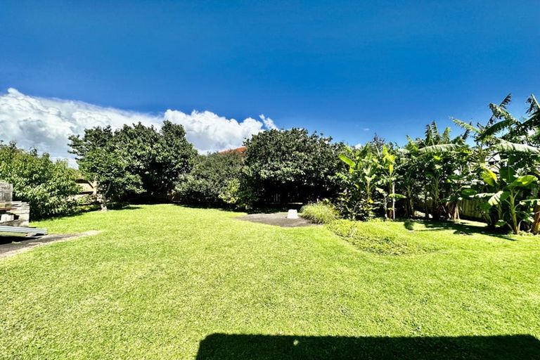 Photo of property in 15 Seddon Avenue, Papatoetoe, Auckland, 2104
