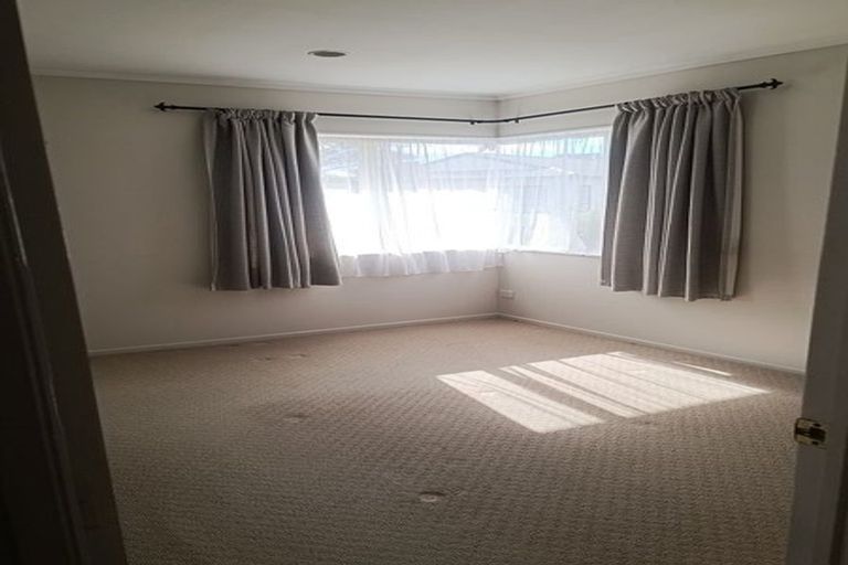 Photo of property in 1 Jay Court, Botany Downs, Auckland, 2010