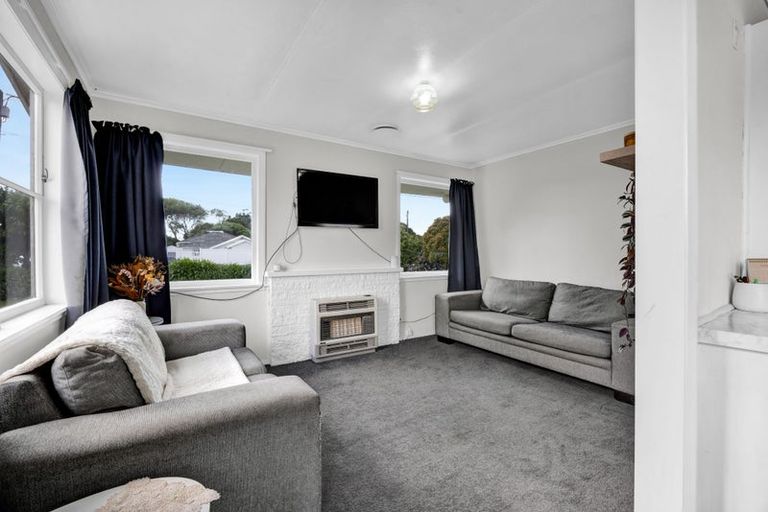 Photo of property in 42 Puriri Street, Hawera, 4610