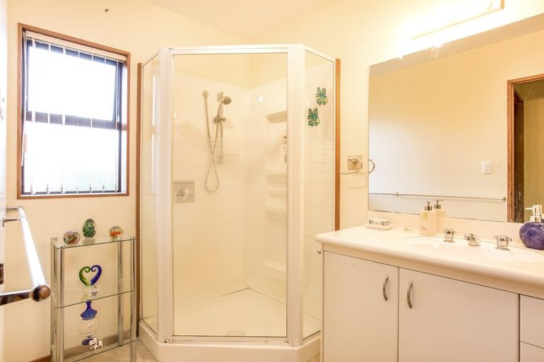 Photo of property in 11 Pengelly Place, Parakai, 0830