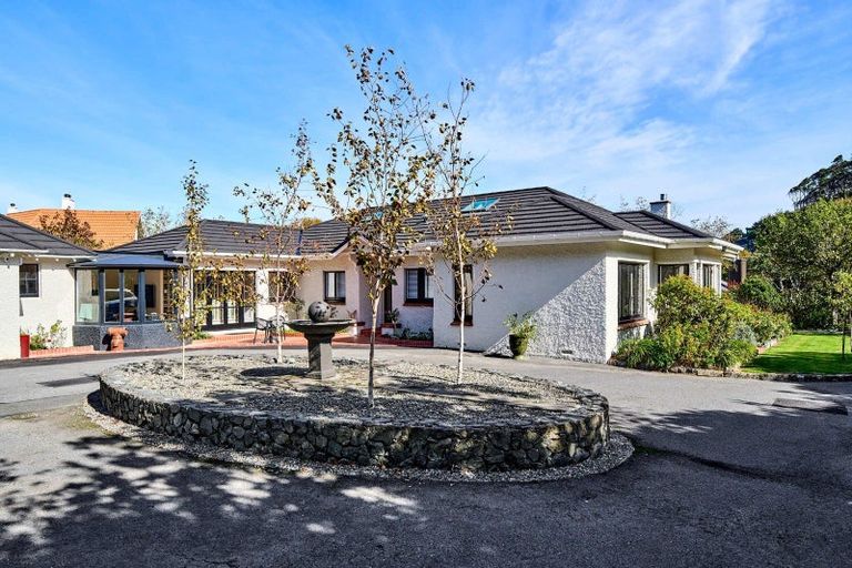 Photo of property in 68 Cheviot Road, Lowry Bay, Lower Hutt, 5013