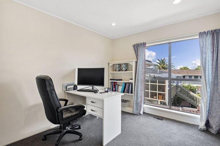 Photo of property in 20 Chatswood Grove, Chatswood, Auckland, 0626