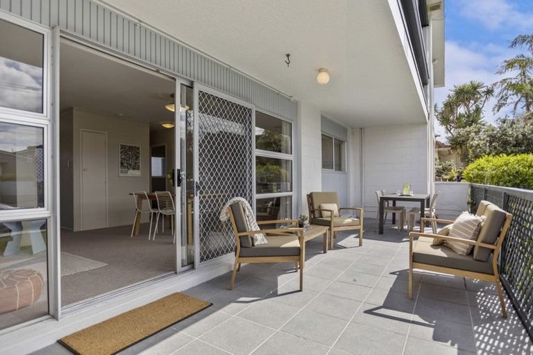 Photo of property in 2/103 Vauxhall Road, Narrow Neck, Auckland, 0624