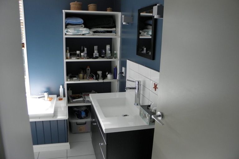 Photo of property in 45 Garden Road, Northland, Wellington, 6012