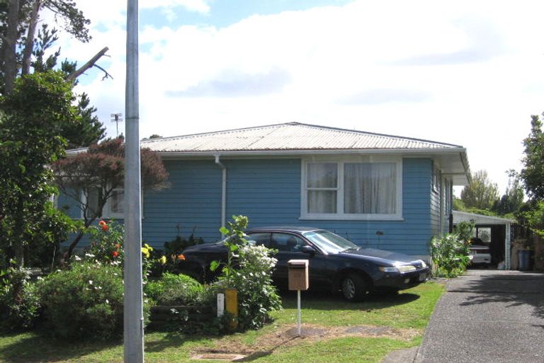 Photo of property in 33 Crocombe Crescent, Beach Haven, Auckland, 0626