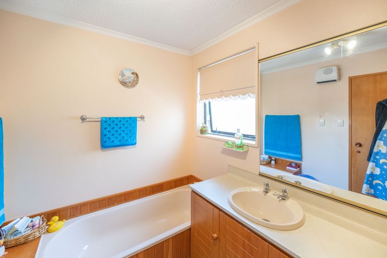 Photo of property in 2/9a Kingham Place, Avonhead, Christchurch, 8042