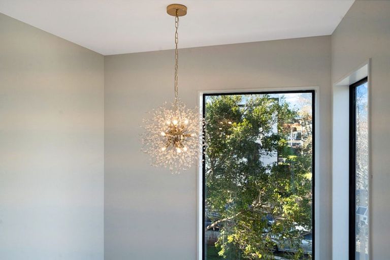 Photo of property in 9 Lomond Street, Newlands, Wellington, 6037