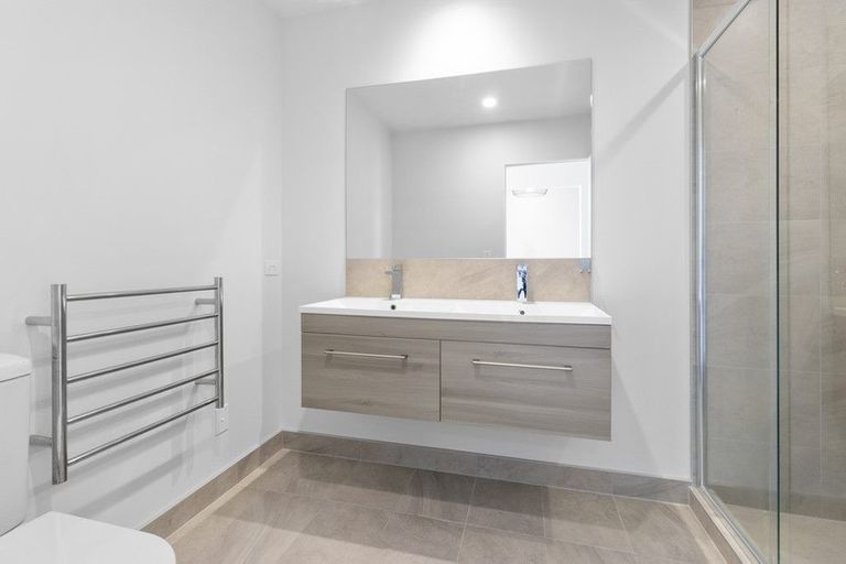 Photo of property in 40 Memorial Park Lane, Hobsonville, Auckland, 0618