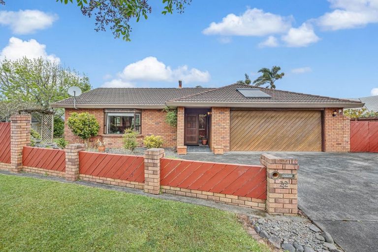 Photo of property in 22 Glucina Avenue, West Harbour, Auckland, 0618