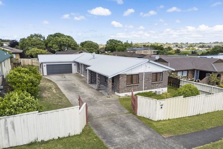 Photo of property in 146 Botany Road, Botany Downs, Auckland, 2010