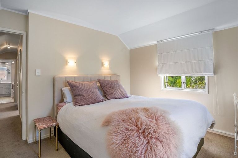 Photo of property in 1/2 Heathcote Road, Castor Bay, Auckland, 0620