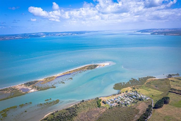 Photo of property in 33 Birds Beach Road, Tapora, 0977