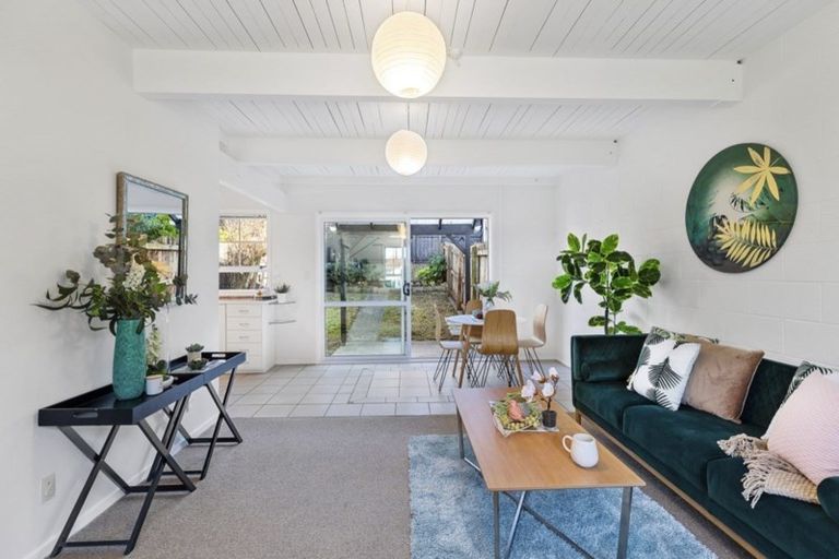 Photo of property in 116 Akaroa Drive, Maupuia, Wellington, 6022