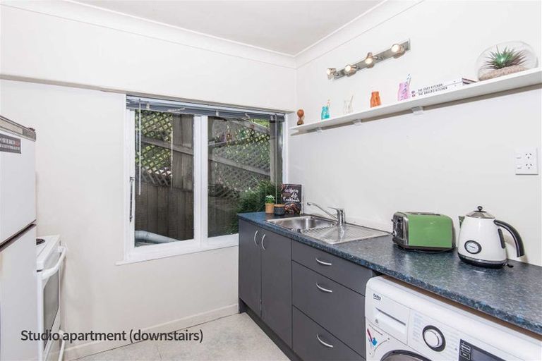 Photo of property in 15a Onslow Road, Khandallah, Wellington, 6035