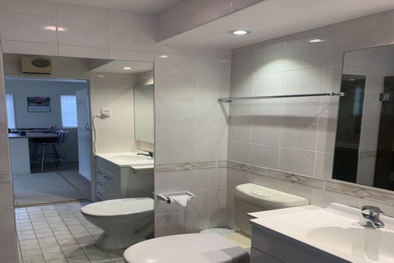 Photo of property in 340a Lake Road, Hauraki, Auckland, 0622