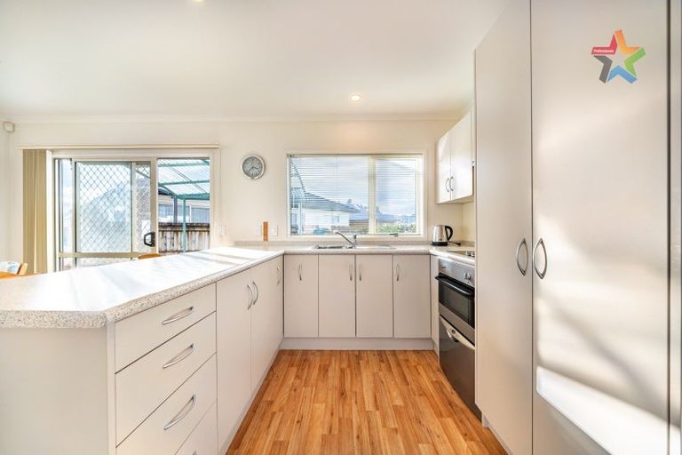 Photo of property in 10 Woodland Mews, Wainuiomata, Lower Hutt, 5014