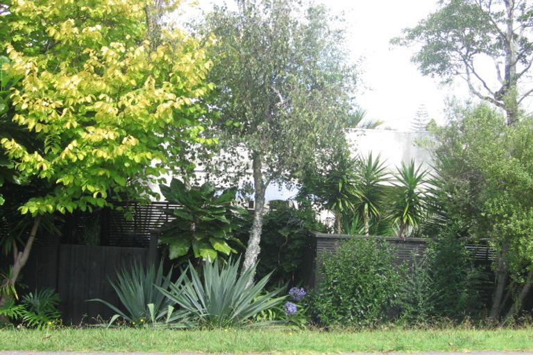 Photo of property in 1/4 Belmont Terrace, Milford, Auckland, 0620