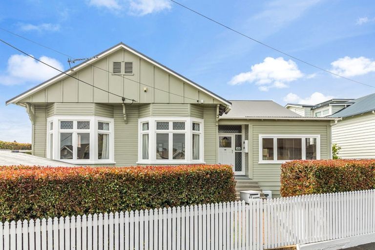 Photo of property in 62 Vauxhall Road, Devonport, Auckland, 0624