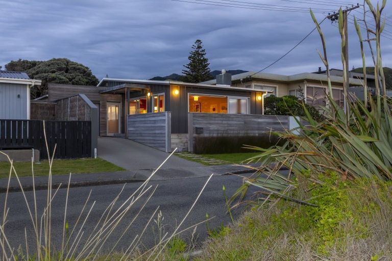 Photo of property in 121 The Parade, Paekakariki, 5034