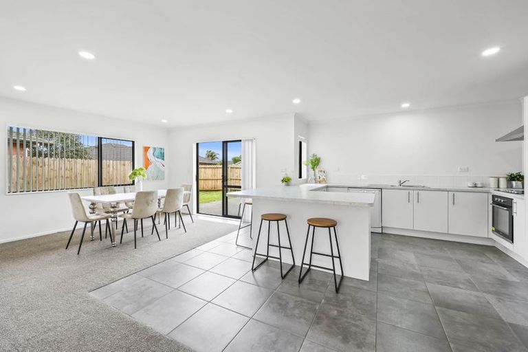 Photo of property in 37 Nicholas Gibbons Drive, Clendon Park, Auckland, 2103