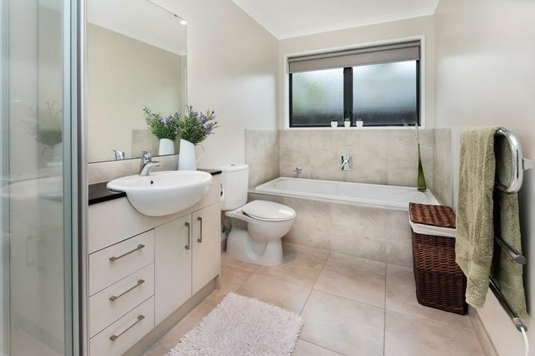Photo of property in 12 Citron Court, Flat Bush, Auckland, 2016