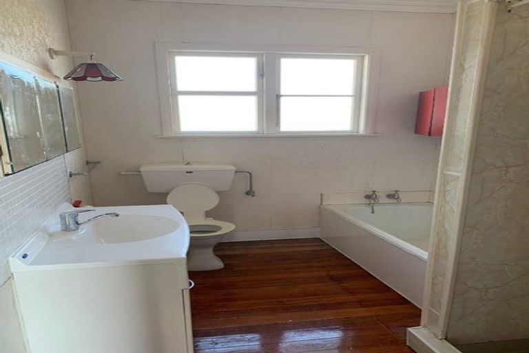 Photo of property in 19 Bowen Street, Levin, 5510