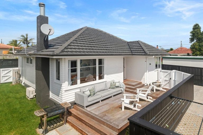 Photo of property in 3b Paton Avenue, Te Atatu South, Auckland, 0610