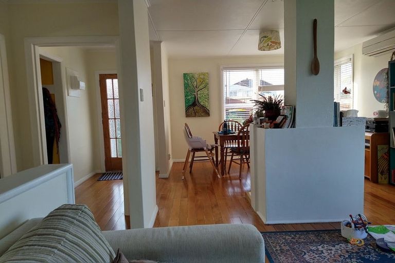 Photo of property in 24 Banks Street, Marfell, New Plymouth, 4310