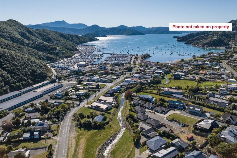 Photo of property in 21 Captains Close, Waikawa, Picton, 7220