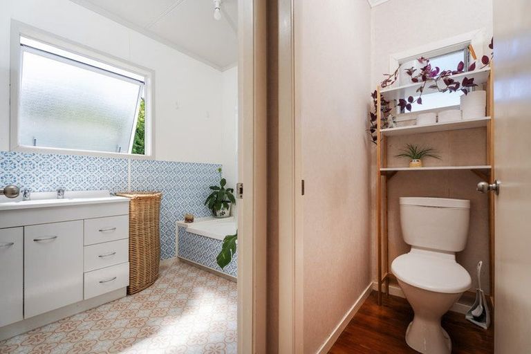 Photo of property in 3 Daphne Road, Tairua, 3508