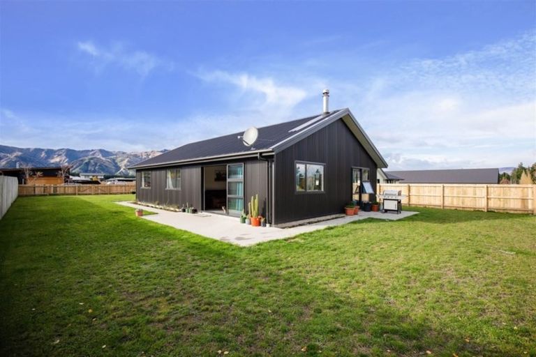 Photo of property in 5 Edna Lane, Lake Hawea, Wanaka, 9382