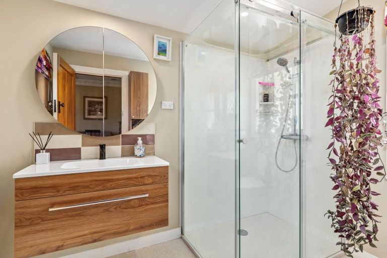 Photo of property in 17 Moreton Road, Carterton, 5713