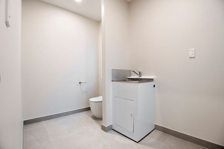 Photo of property in 5a Topliss Drive, Northcross, Auckland, 0632