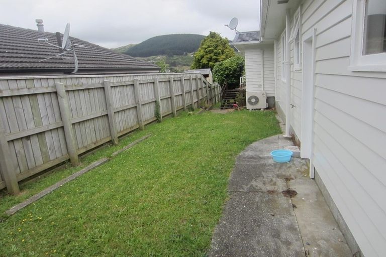 Photo of property in 2 Fyvie Avenue, Tawa, Wellington, 5028