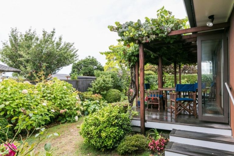 Photo of property in 12 Legorne Lane, Havelock North, 4130